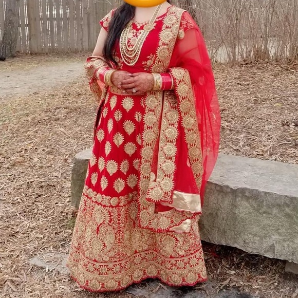 Red bridal lehanga - Picture 2 of 4